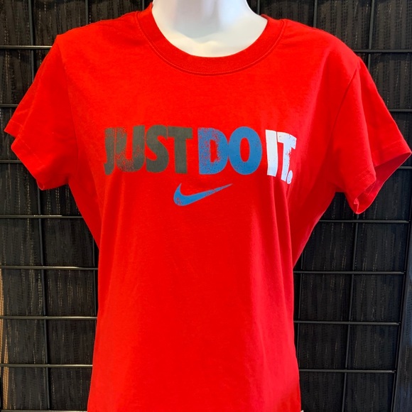 🔥 NIKE DRI-FIT Red T-Shirt / Women’s S/P/CH 🔥 - Picture 3 of 7